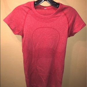 A fitted Lululemon short sleeve top.
